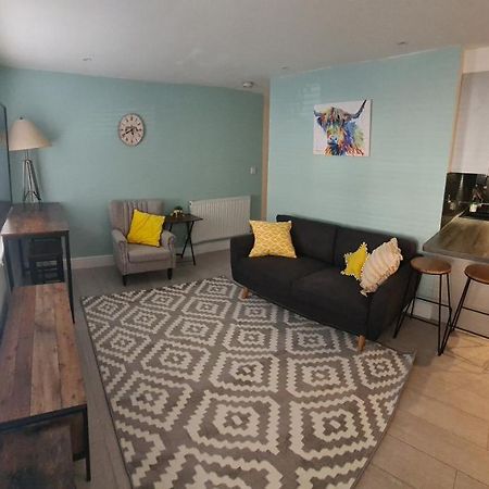 2 Bed Home From Home Apartments Лондон Экстерьер фото