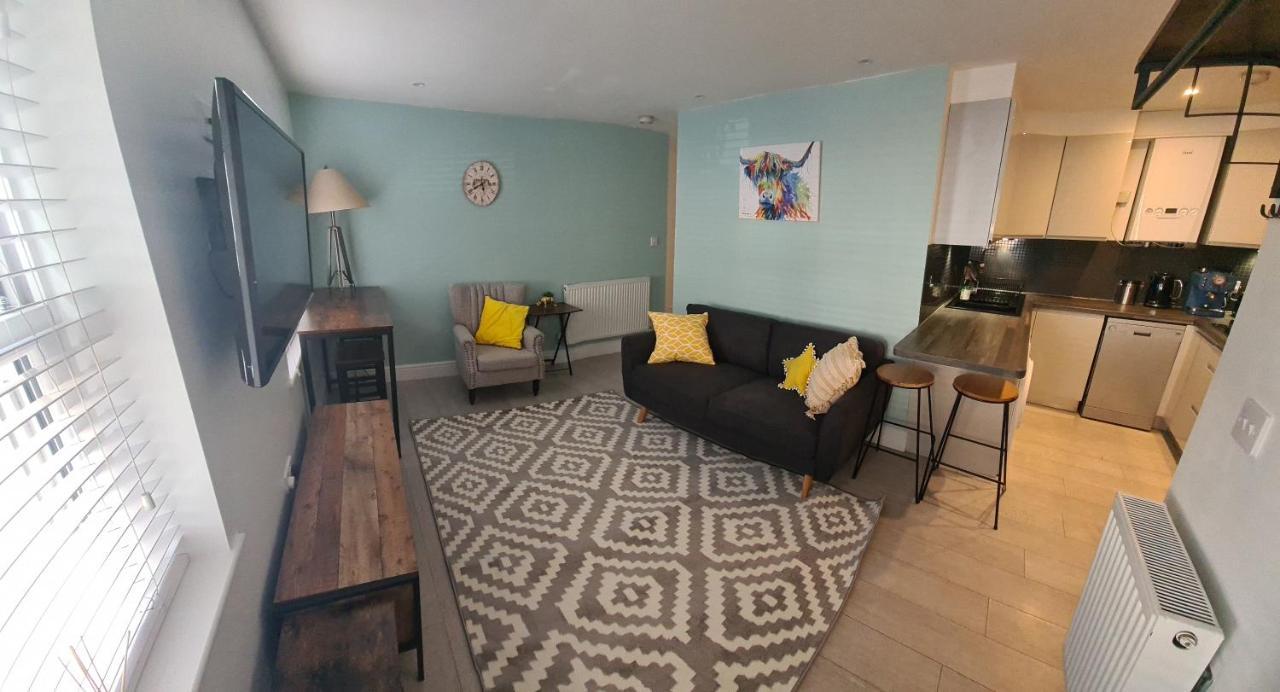 2 Bed Home From Home Apartments Лондон Экстерьер фото
